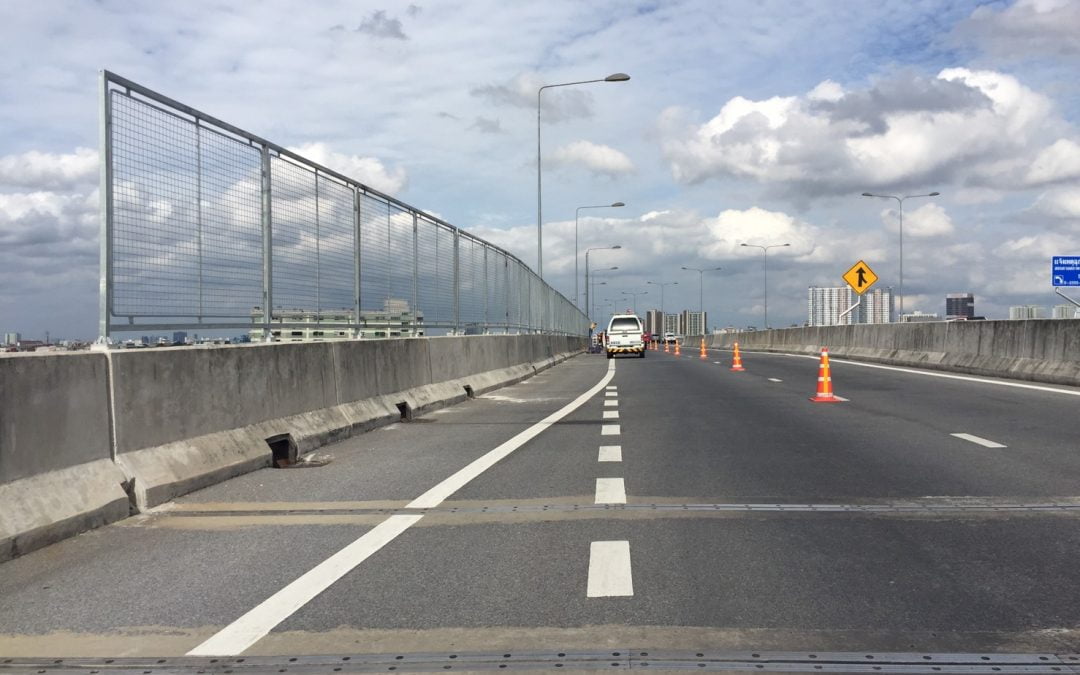 งานติดตั้งรั้วตาข่ายถักทางขึ้นด่านตลิ่งชัน และ U-Turn ใกล้ด่านตลิ่งชัน